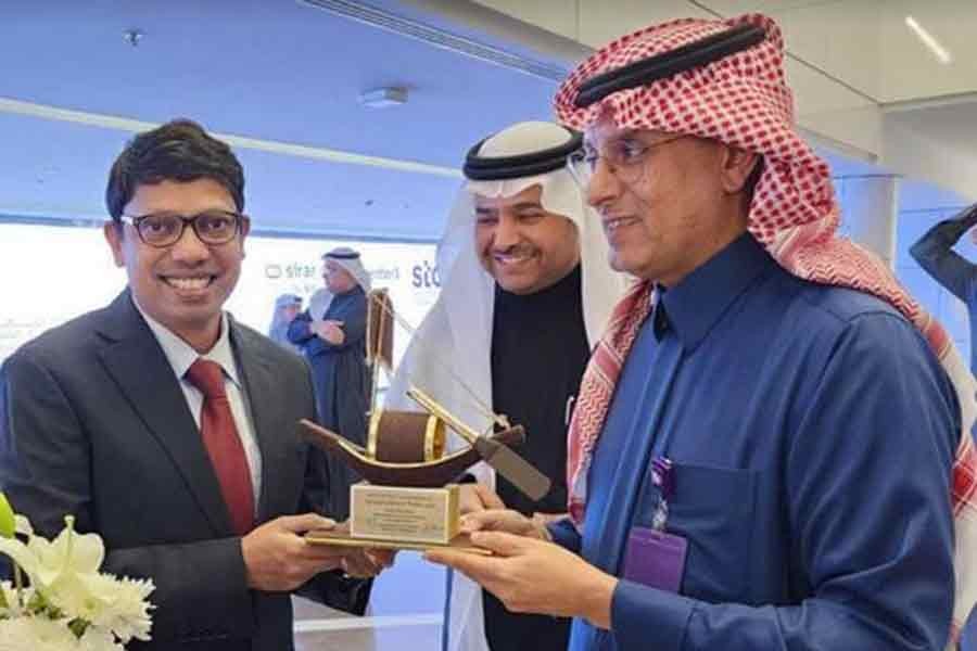 Palak meets Saudi telecommunication company chairman in Riyadh
