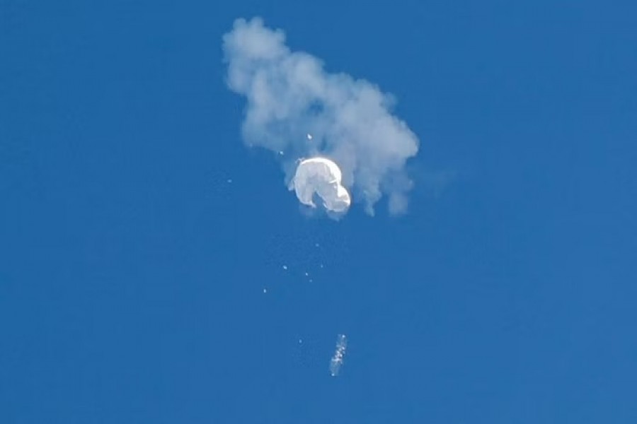 The suspected Chinese spy balloon drifts to the ocean after being shot down off the coast in Surfside Beach, South Carolina, US February 4, 2023. REUTERS