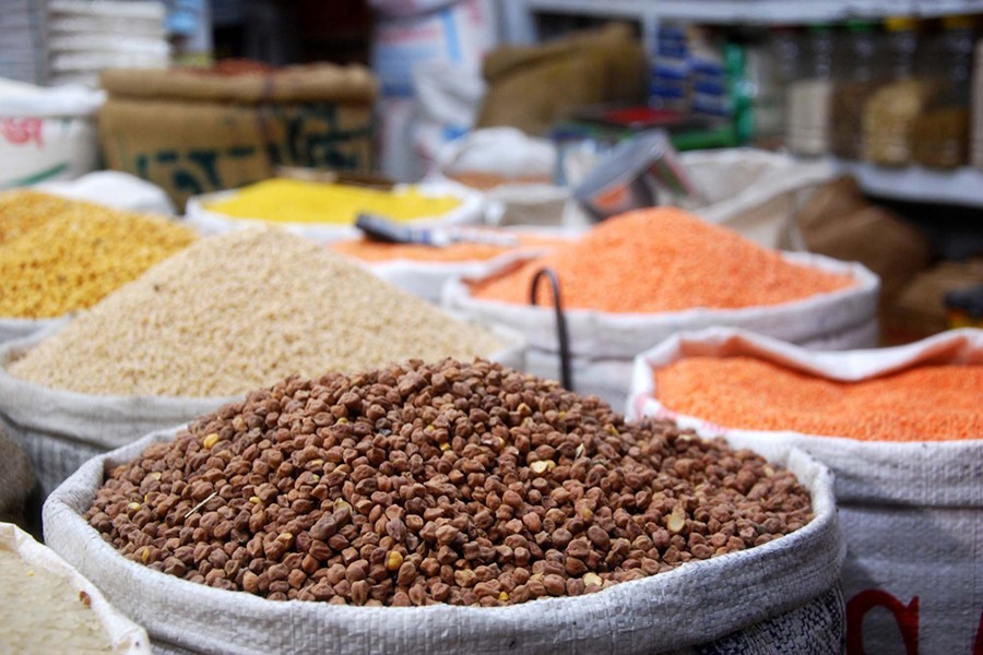 Chickpea prices go up far ahead of Ramadan in Ctg wholesale market