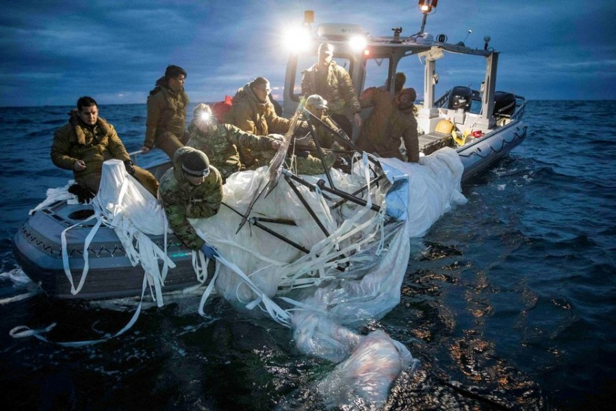 Sailors assigned to Explosive Ordnance Disposal Group 2 recover a suspected Chinese high-altitude surveillance balloon that was downed by the United States over the weekend over U.S. territorial waters off the coast of Myrtle Beach, South Carolina, US on February 5, 2023 — US Fleet Forces/US Navy Handout via REUTERS