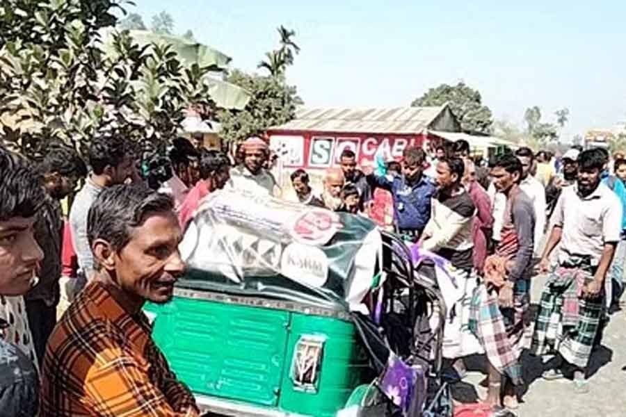 Truck-autorickshaw collision leaves five dead in Joypurhat