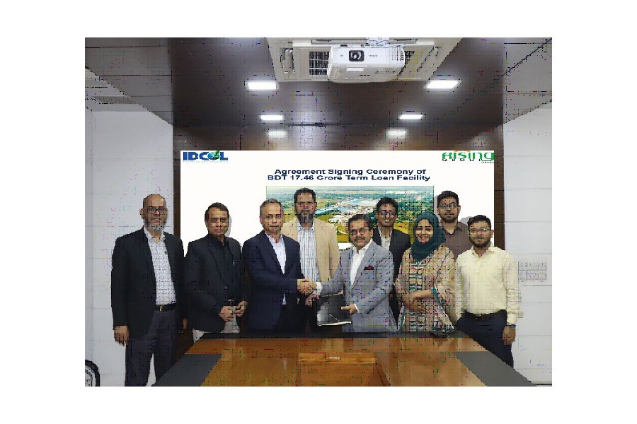 IDCOL Executive Director and CEO Alamgir Morshed and RIL Managing Director Mahmud Hasan Khan exchange documents after signing a deal at IDCOL head office in Dhaka recently