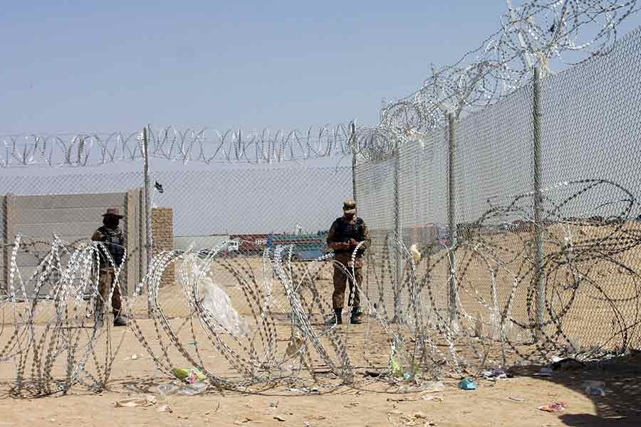 Pakistan, Afghanistan close main border crossing; sound of gunfire reported